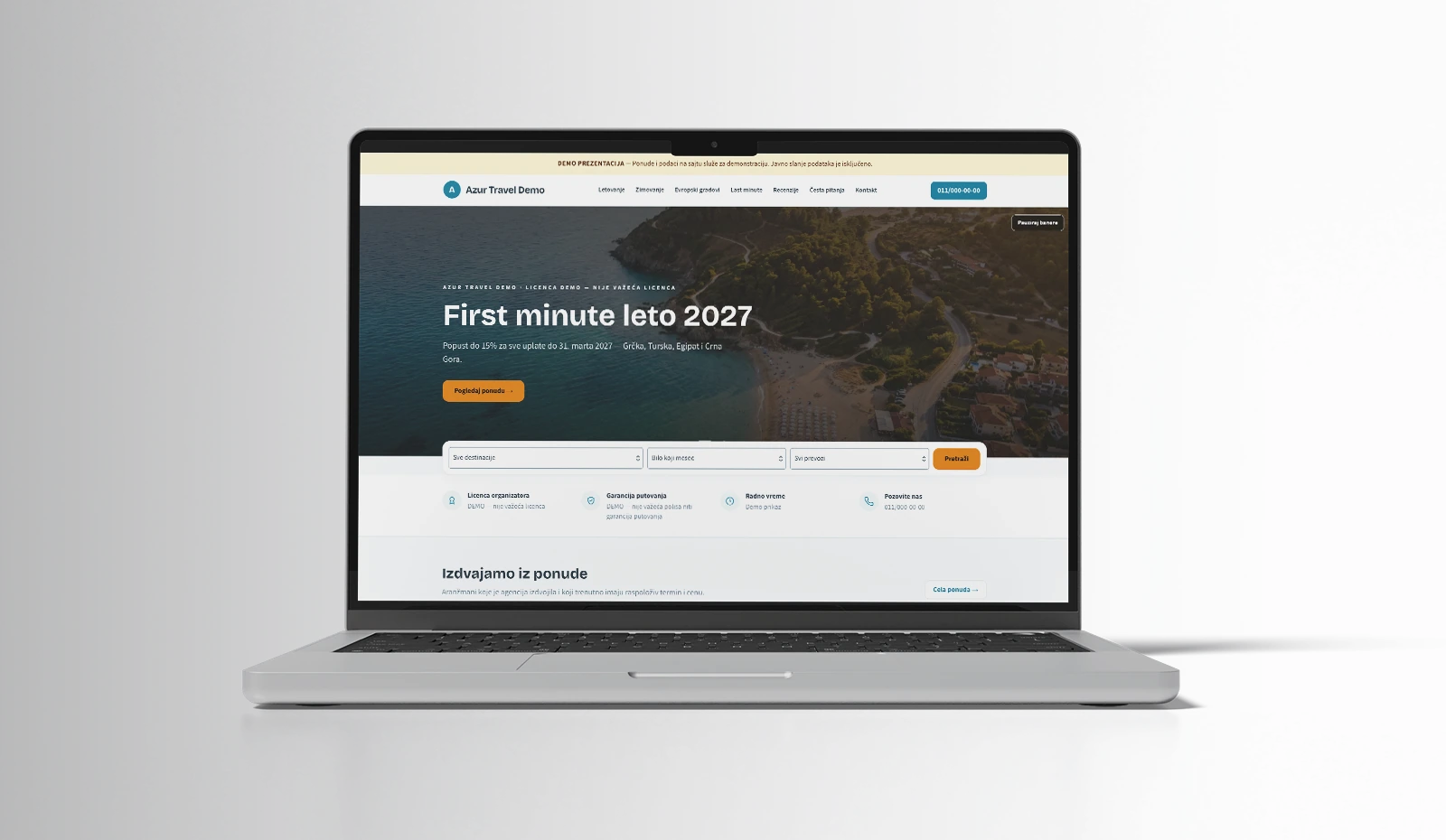 Demo sajta Azur Travel na laptopu, sa pretragom destinacija i prikazom turističke ponude