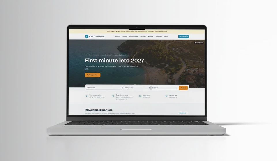 Demo sajta Azur Travel na laptopu, sa pretragom destinacija i prikazom turističke ponude